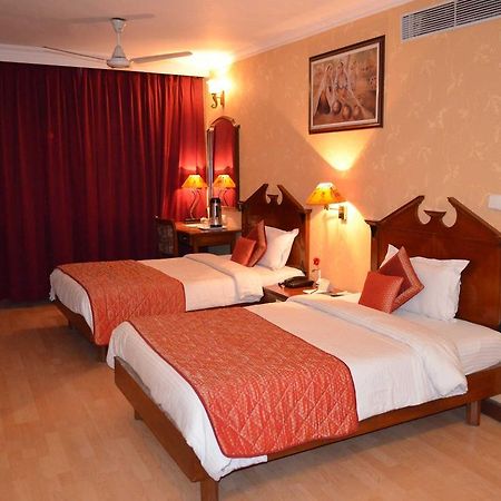 Hotel Grand Sartaj New Delhi Exterior photo